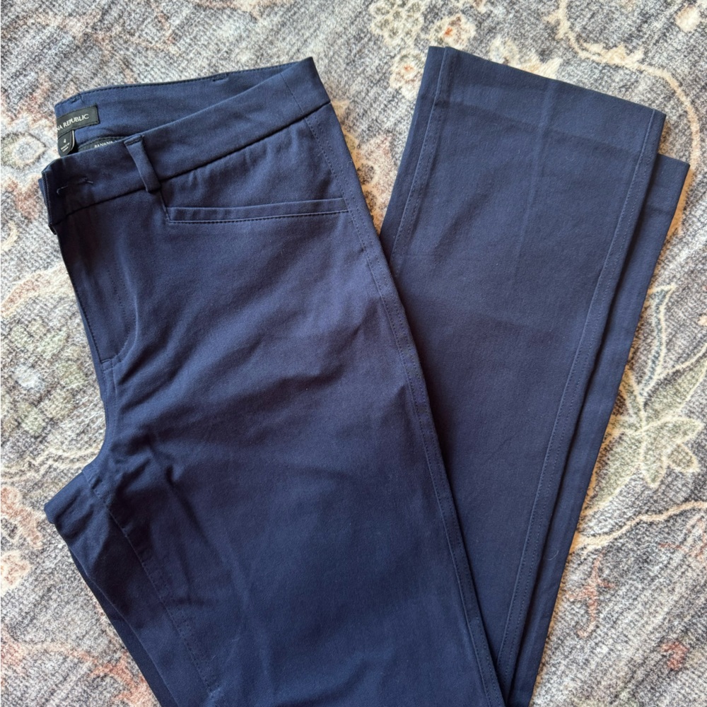 Banana Republic Women’s Navy Blue Trousers